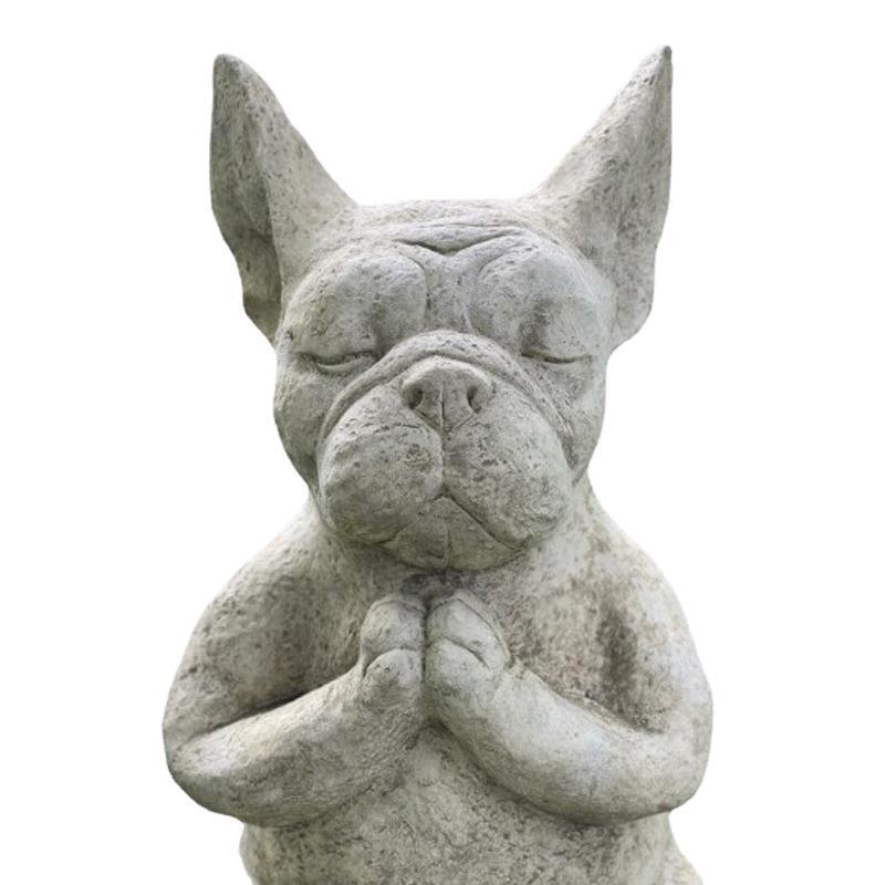 Statue de chien position yoga